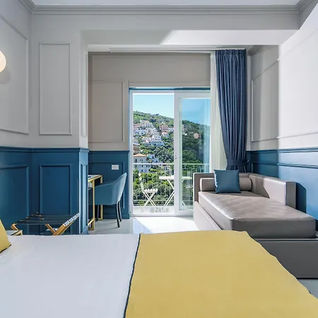 Mary 4* Vico Equense