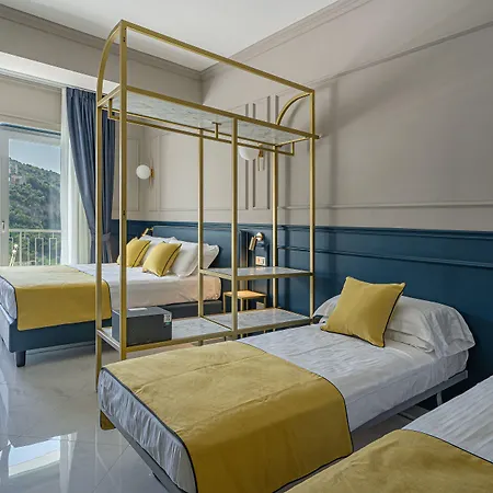 Mary 4* Vico Equense