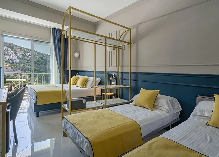 Mary 4* Vico Equense