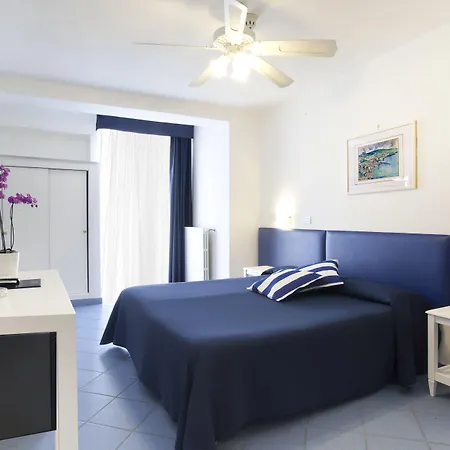 Mary ヴィーコ・エクエンセ