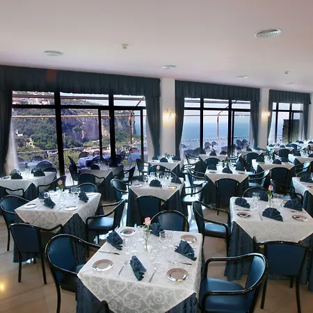 Mary Hotel 4*