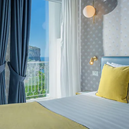 Mary 4* Vico Equense